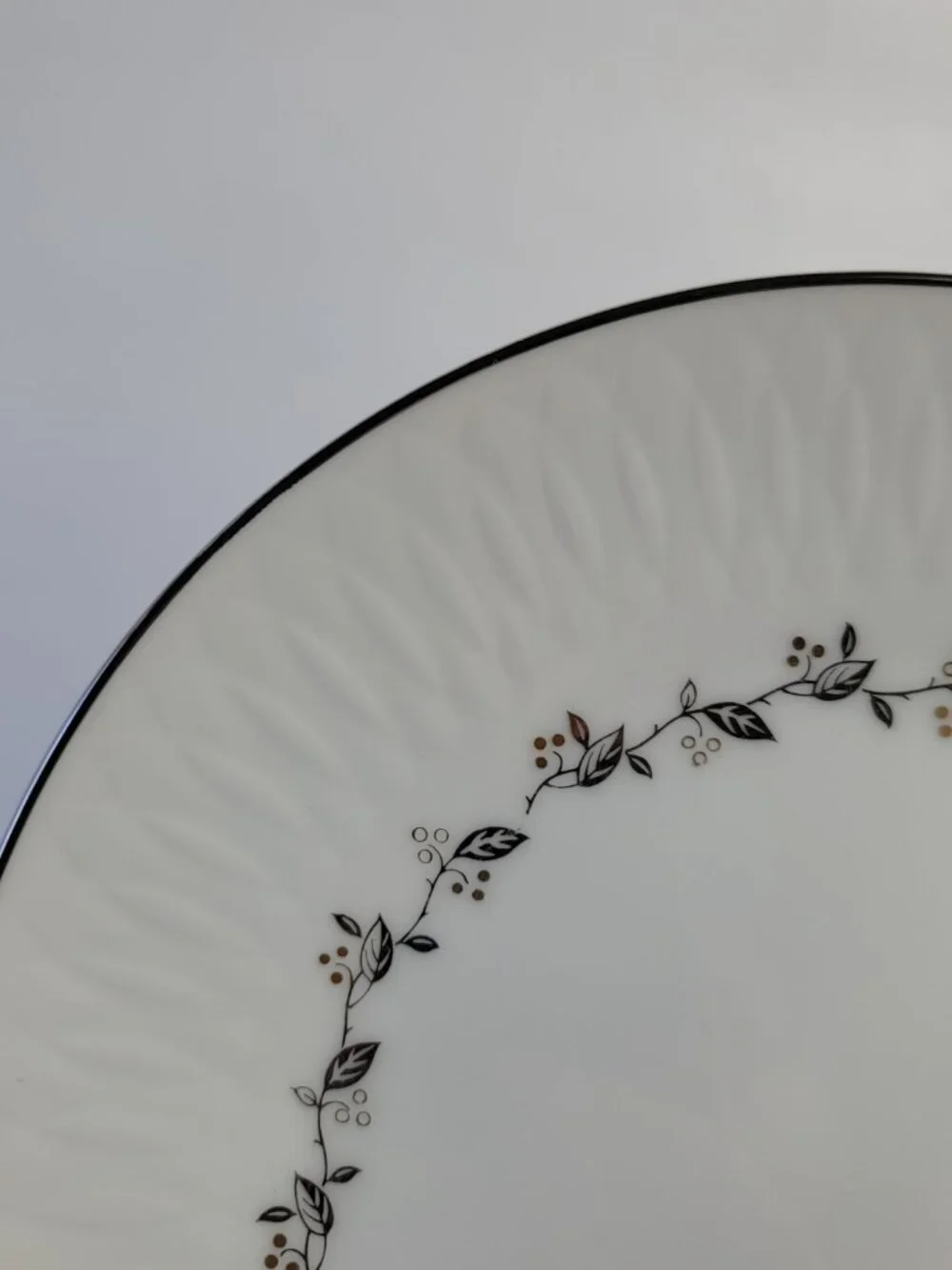 FOUR Sango Carillon Salad Plates White Gold Berries Platinum Leaves 8 Inch